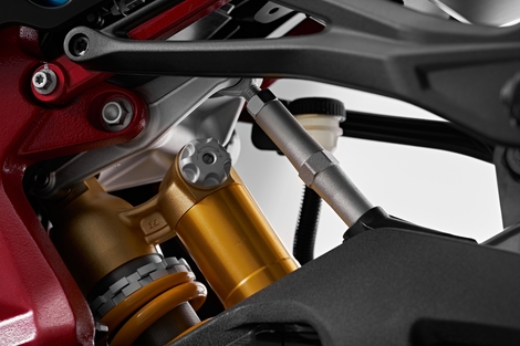 Avec la QJ Motor SRK 921 RR, on a l'impression d'avoir une MV Agusta à 13 499 €, mais cela donne quoi ? 