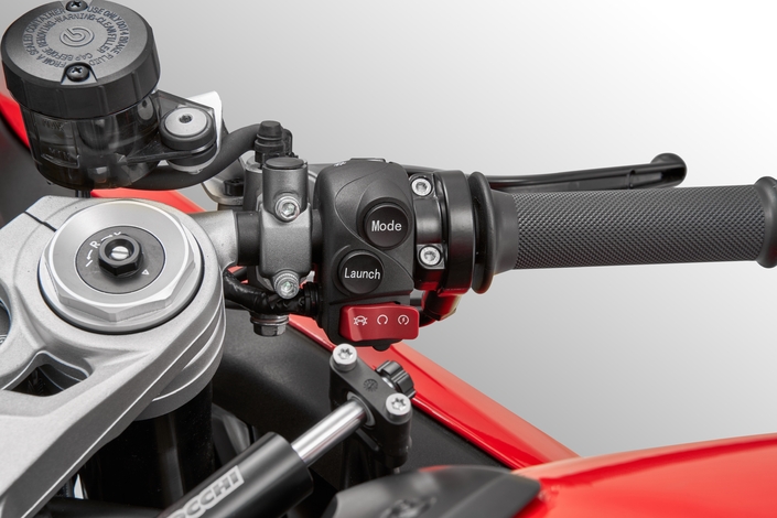 Avec la QJ Motor SRK 921 RR, on a l'impression d'avoir une MV Agusta à 13 499 €, mais cela donne quoi ? 