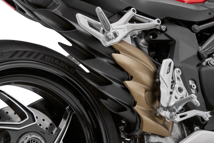 Avec la QJ Motor SRK 921 RR, on a l'impression d'avoir une MV Agusta à 13 499 €, mais cela donne quoi ? 