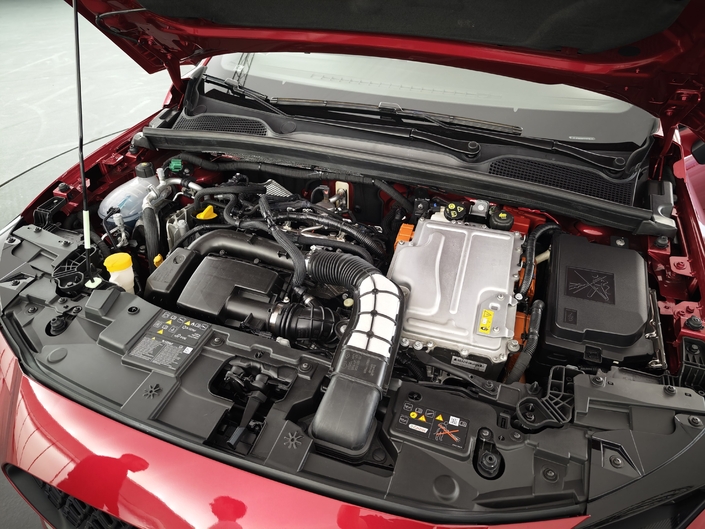 Deux choix de moteur au lancement de la Clio, et un troisième (GPL) arrivera plus tard. La 208 offre 5 choix dont deux électriques.