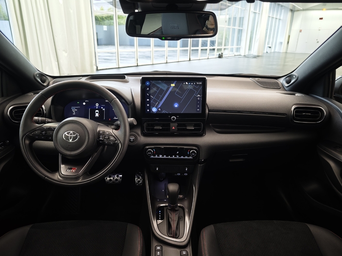 Renault Clio 6 contre Toyota Yaris : la star contre l’outsider, le match en statique