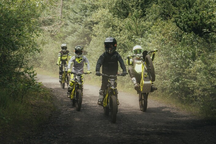 Triumph lance les motos électriques tout-terrain pour les jeunes et moins jeunes