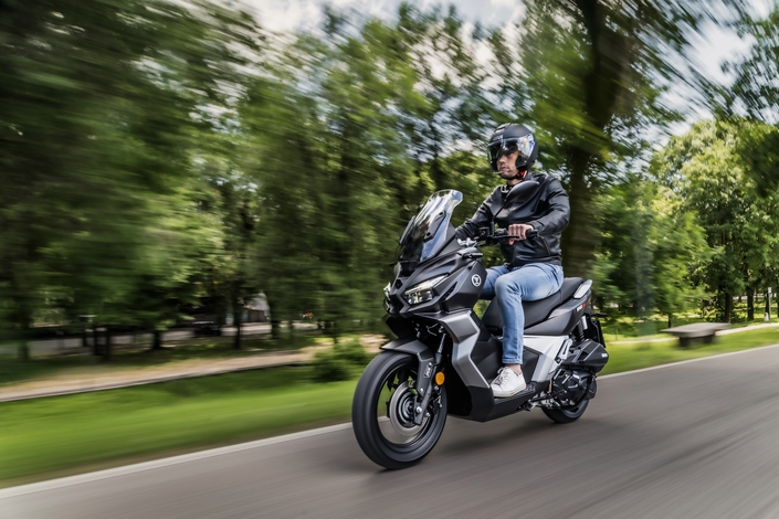 Voge SR1 ADV : un scooter crossover pour affronter toutes les routes