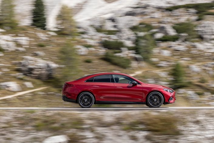 En version 250 +, la Mercedes CLA électrique couvre jusqu’à 500 km d’autoroute tranquille !