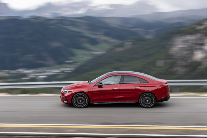 En version 250 +, la Mercedes CLA électrique couvre jusqu’à 500 km d’autoroute tranquille !