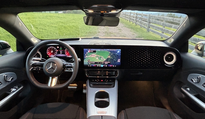 En version 250 +, la Mercedes CLA électrique couvre jusqu’à 500 km d’autoroute tranquille !