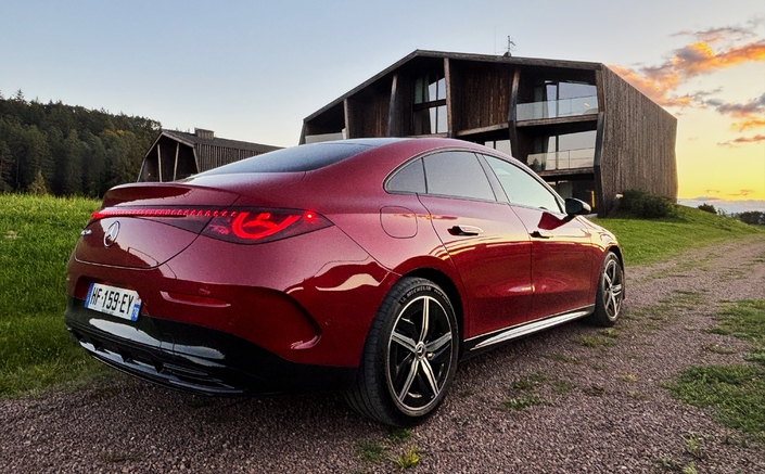 En version 250 +, la Mercedes CLA électrique couvre jusqu’à 500 km d’autoroute tranquille !