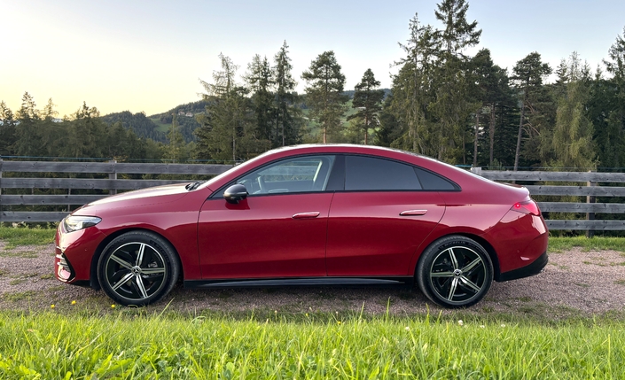 En version 250 +, la Mercedes CLA électrique couvre jusqu’à 500 km d’autoroute tranquille !