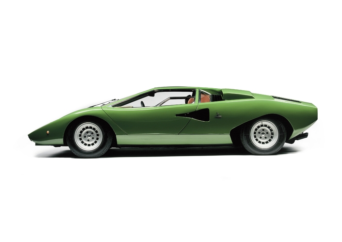 Aston Martin Bulldog : le Bulldog aboie, la caravane passe