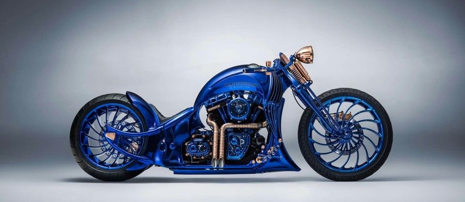https://images.caradisiac.com/images/8/1/7/7/168177/S8-harley-davidson-une-blue-edition-a-un-million-d-euros-se-montre-552231.jpg