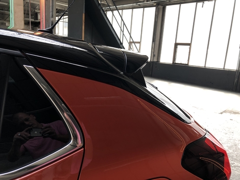 The shark fin on the rear pillar is spreading on all models of the brand.