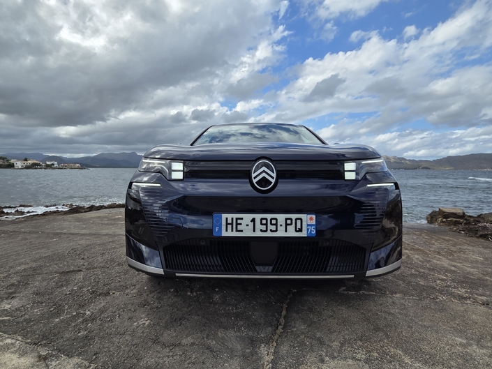 Dans cette version, le ë-C5 Aircross fait preuve d’une sobriété étonnante.