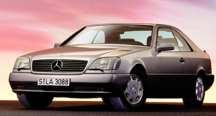 La Mercedes SEC C140 est dévoilée à Détroit en 1992, juste avant de trôner au salon de Genève.