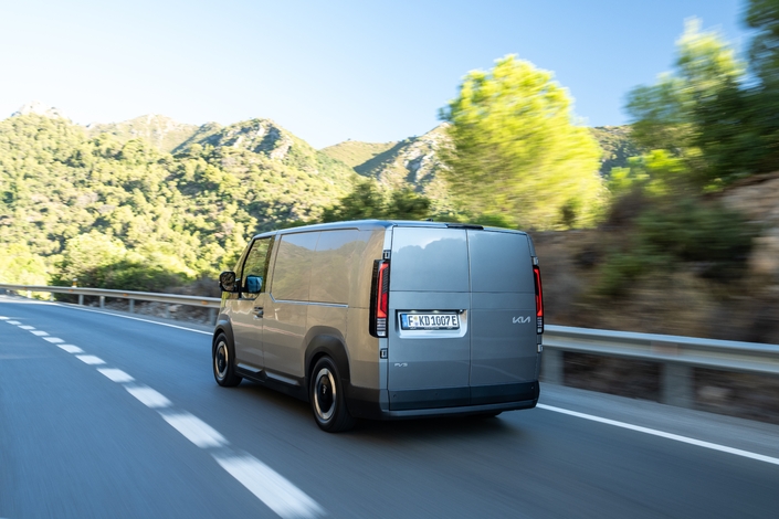 La vitesse maximale de ce véhicule électrique est de 135 km/h.