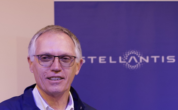 Carlos Tavares si spiega e viene approvato dai contributori