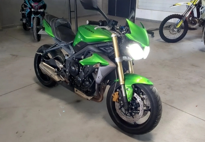 Triumph Street Triple 675 2014 (lot n°4)