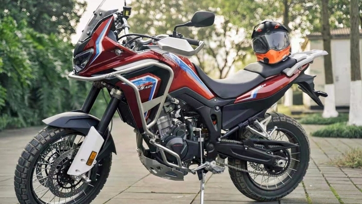 Comme un air de ressemblance avec la Honda Africa Twin pour ce trail chinois !