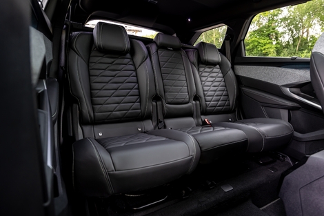 À bord du 5008, la banquette arrière coulissante est, comme dans l’Espace, de série.