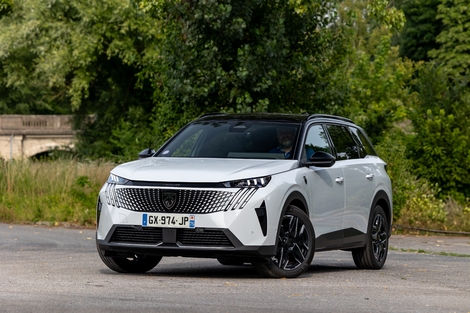 Peugeot 5008 Hybrid 145 ch GT Exclusive : 48 500 €