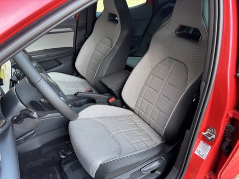 Parmi les rares nouveautés, un tissu « gaufré » sur les sièges.