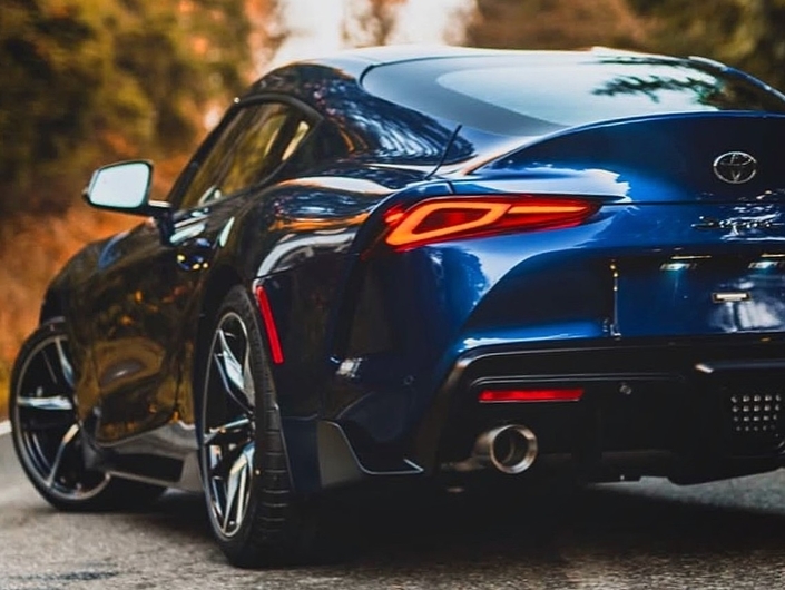Une Supra en parfait état qui aurait pu satisfaire son propriétaire, de surcroît fan de Toyota comme en attestent ses précédentes transformations, mais définitivement justicier.