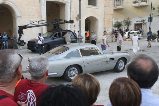 Une Aston Martin DB5 surprise en tournage pour le prochain James Bond