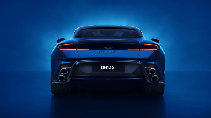 La DB12 S est visuellement plus agressive que la DB12 normale.
