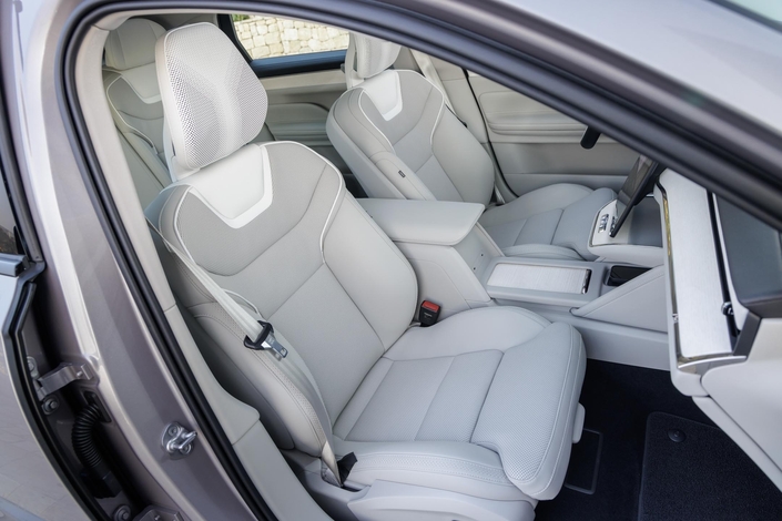 La Volvo ES90 bouscule les Audi A6, BMW Série 5 et Mercedes EQE électriques !