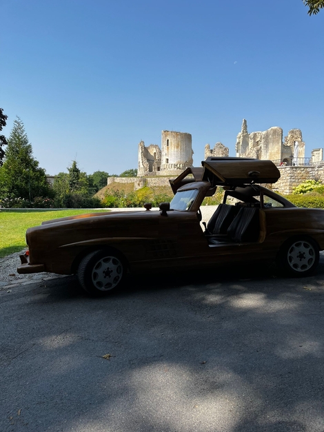 Un Français reproduit en bois la Mercedes 300 SL
