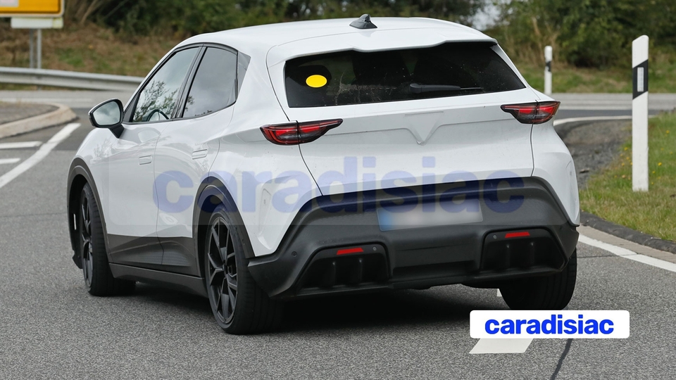 S8-avant-sa-presentation-la-cupra-raval-effectue-encore-quelques-tests-sur-la-route-859417.jpg