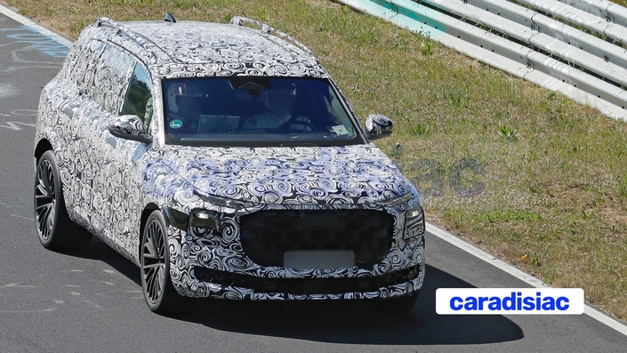 Avec ce nouveau modèle Audi Q9 et sa déclinaison sportive Audi SQ9 (ici en photo), la marque aux anneaux va se lancer à l’assaut des Mercedes GLS (prochainement restylé) et BMW X7, dont la nouvelle génération arrive en 2026. Audi devrait avoir fort à faire face à ces deux modèles bien implantés sur le marché européen.