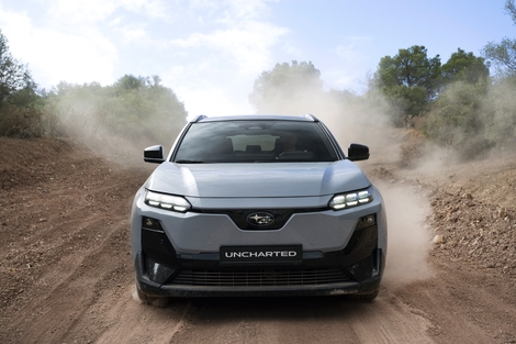 Si le capot est commun avec le Toyota CHR +, l’Uncharted a tout de même une face avant très personnelle.
