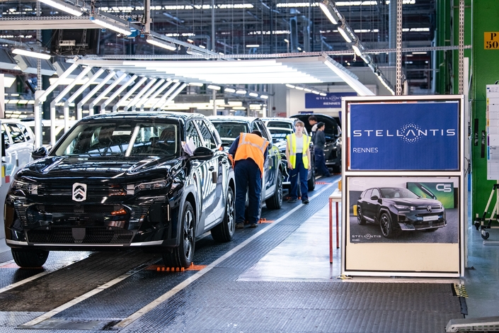La production du C5 Aircross dans l’usine de Rennes a commencé la semaine dernière. Le segment des SUV-C est le plus porteur en Europe, il est hors de question pour la marque de reproduire les râtés à l’allumage de la C3. 
