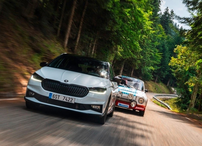 La 130 RS derrière la Fabia 130 fête ses 50 ans.