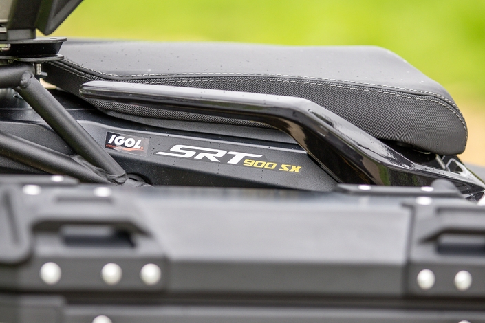 La QJ Motor SRT 900 SX Touring est-elle une bonne copine un peu lourde sur les bords ?