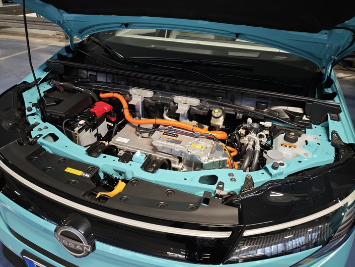 Deux choix de batterie et deux moteurs différents pour la Leaf 3 : soit 52 kWh/177 ch, soit 75 kWh/218 ch.