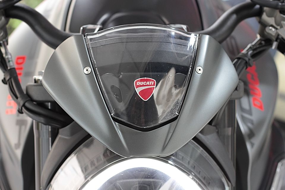 Découverte Ducati Monster 937 mod. 2021 la riposte