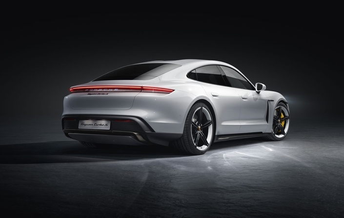 https://images.caradisiac.com/images/8/3/6/1/178361/S1-salon-de-francfort-2019-porsche-devoile-enfin-la-taycan-601824.jpg