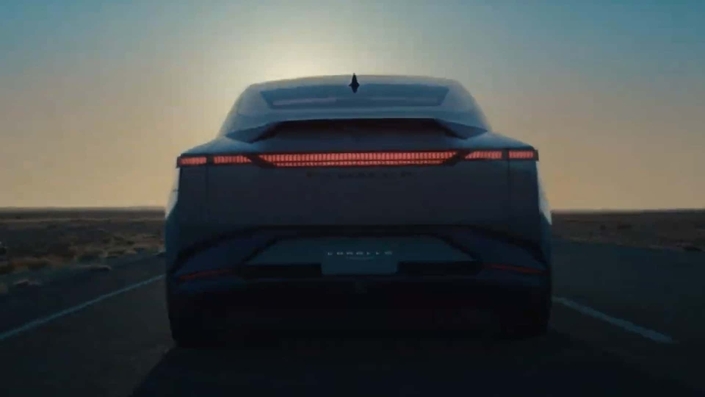 Oui, ceci est bien l’arrière de la Corolla concept. On dirait presque la toute dernière Celica dans l’esprit avec cette agressivité exacerbée !