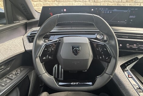 Le duo volant/combiné est mieux pensé qu’auparavant puisque la jante du volant recouvre moins les informations.