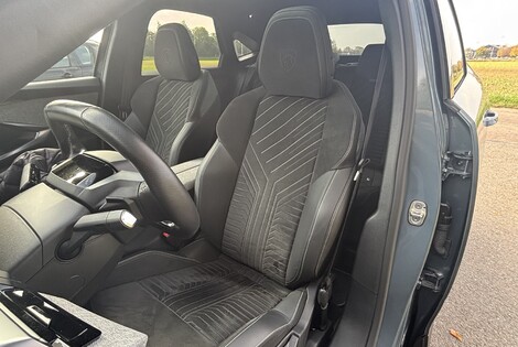 Bon point pour la qualité des sièges offrant maintien et confort.