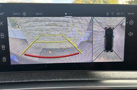 La qualité de restitution n’est pas extraordinaire, mais la caméra est un équipement indispensable pour ce 3008.