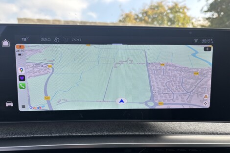 À défaut de bénéficier d’un système Google, comme chez Renault, le téléphone reste le meilleur moyen pour profiter de la navigation.