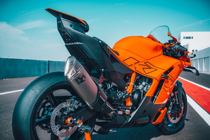 La sportive KTM 990 RC R arrive sur les routes !