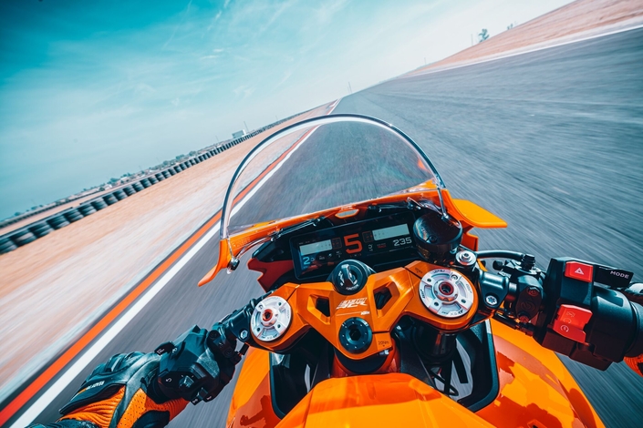 La sportive KTM 990 RC R arrive sur les routes !