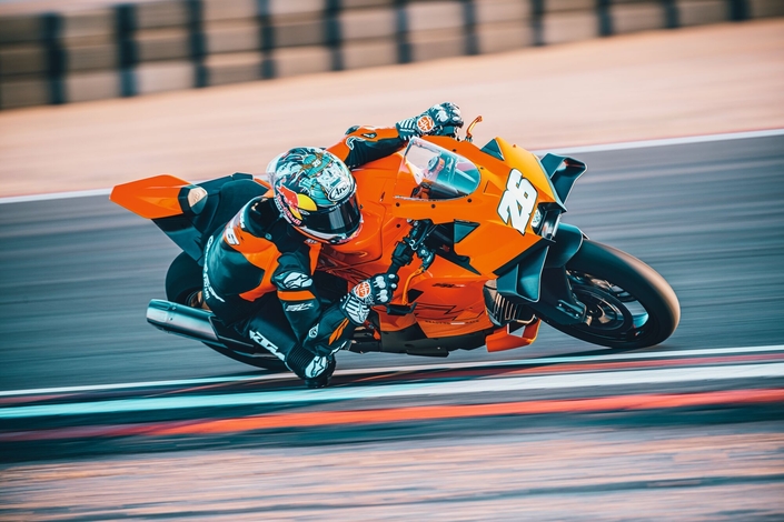 La sportive KTM 990 RC R arrive sur les routes !