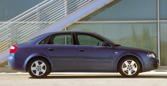 Pas d'audace stylistique dans la ligne de l'Audi A4 B6, mais une intégration très soignée de tous les accessoires. Le Cx ressort à 0.31 en V6, une valeur assez banale, même en 2000.