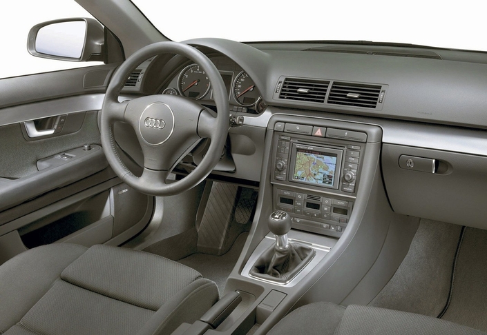 Très belle pièce que le tableau de bord de l'Audi A4 B6 : design homogène, bonne ergonomie et surtout, finition de référence.