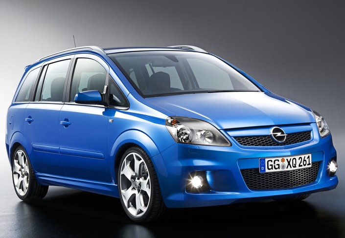 Révélé fin 2005, l'Opel Zafira B OPC s'offre une vraie tuning touch par son kit carrosserie spécifiquen et ses grandes jantes de 18 pouces.