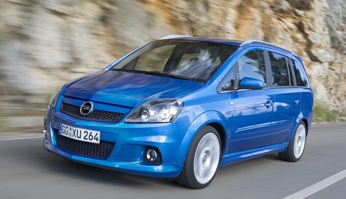 En changeant de génération, l'Opel Zafira OPC, ici en 2006, a énormément gagné en confort et en rigueur de comportement, devenant véritablement homogène.